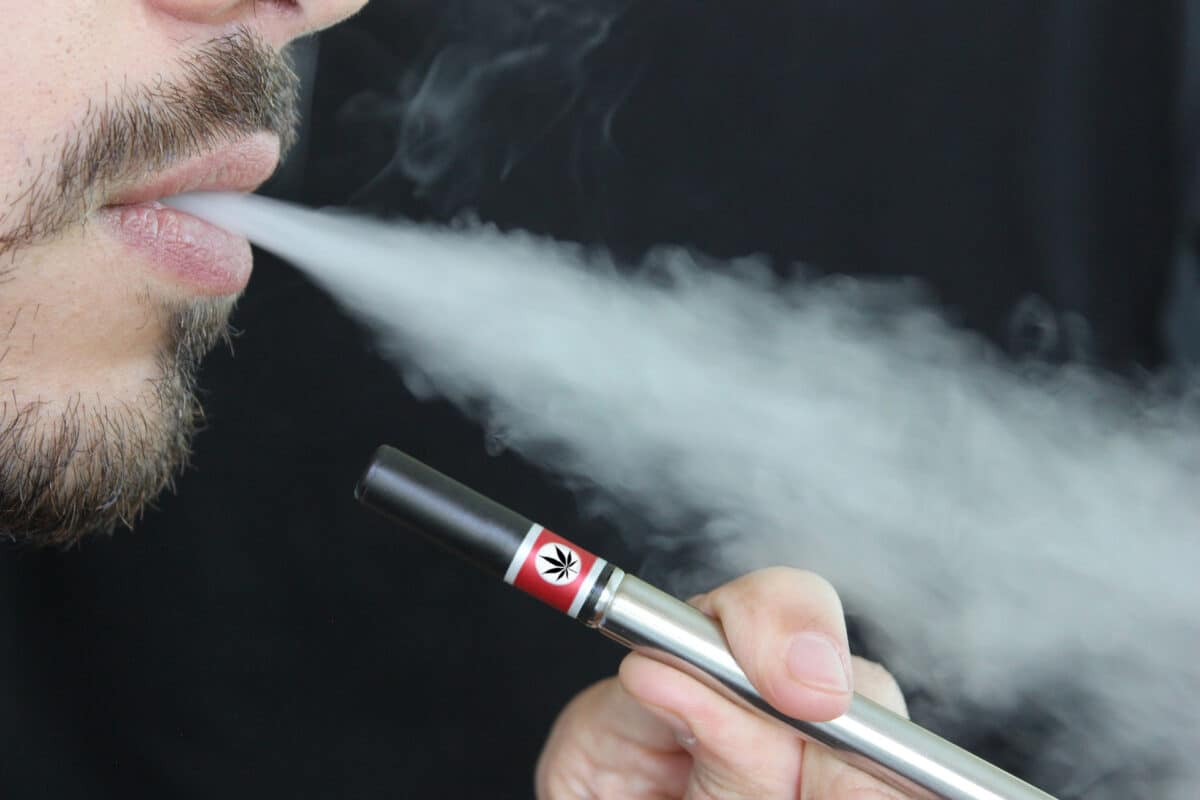 Le Cannabiste Crise de la Vape Image Pixabay scaled