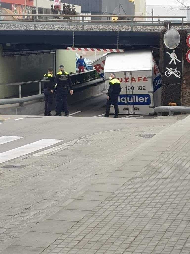 Cannabis-renversé-camion-pont-accident Cannabis-renversé-camion-pont-accident